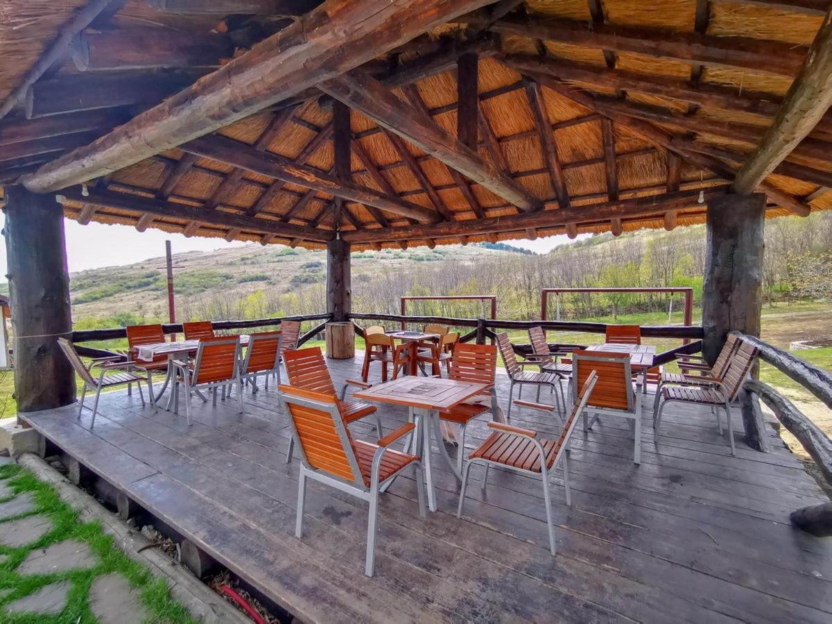 Hotel Ferma Dacilor Tohani Exterior foto